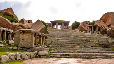 Hampi Travel Guide : Exploring Ancient Ruins, Temples and Landscapes
