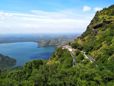 How to Plan a Temple and Hill Station Tour in Tamil Nadu