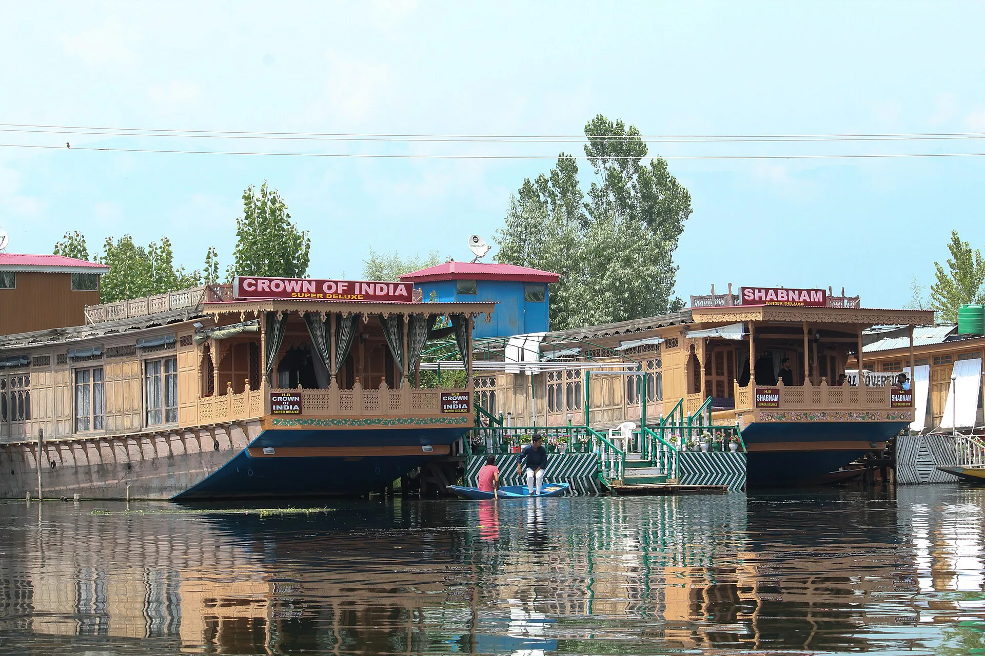 Srinagar Travel Guide: Dal Lake, Gardens and the Old City